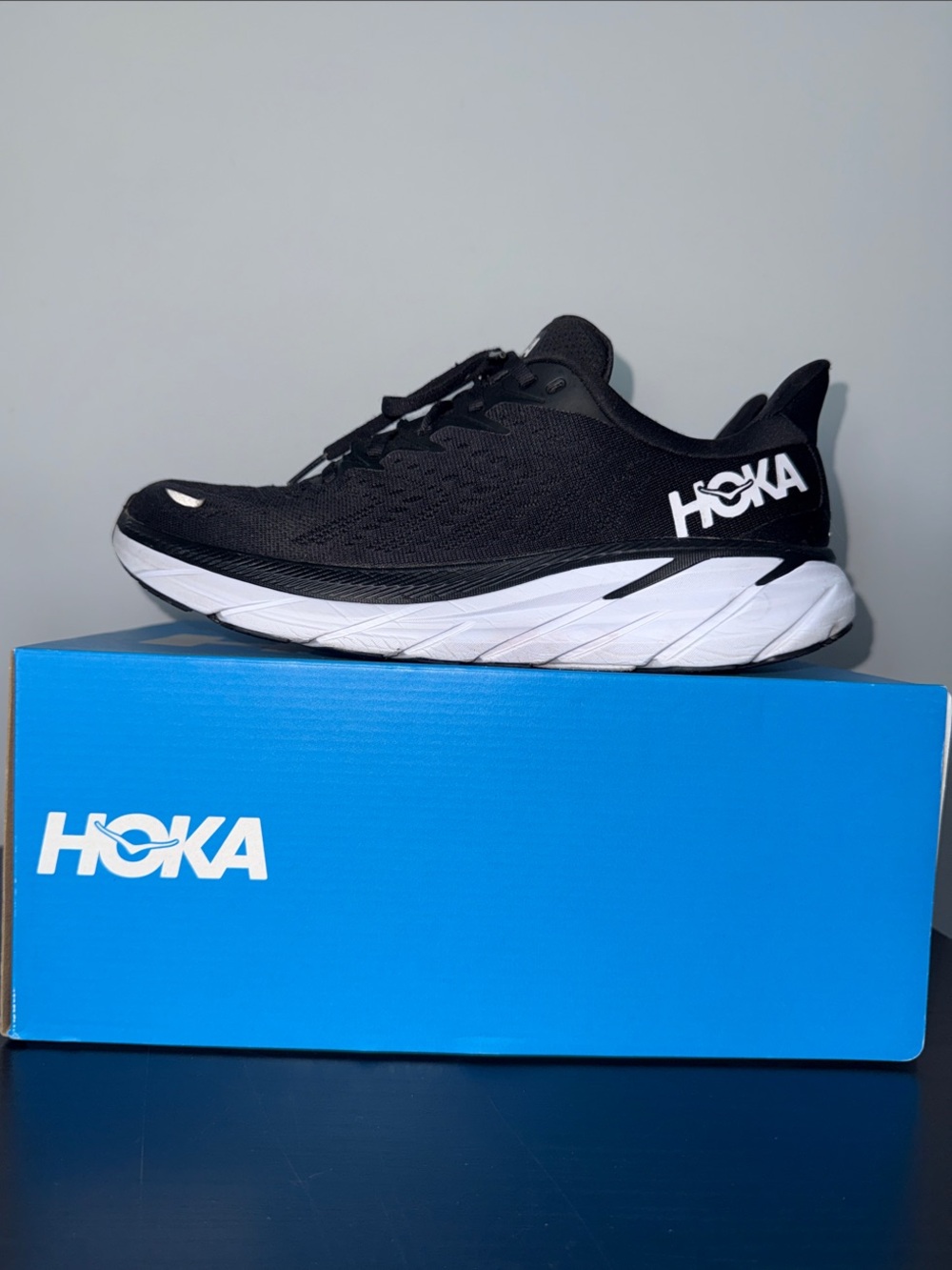 HOKA CLIFTON 8